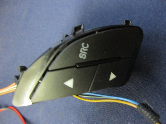 15 Alfa Romeo Giulietta multikormány gomb