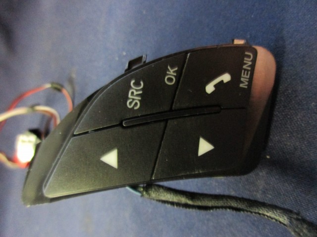 Gomb16 Alfa Romeo Giulietta multikormány gomb