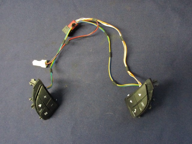 Gomb19 Alfa Romeo Giulietta multikormány gomb