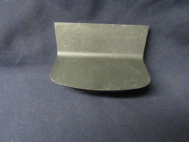 Fiat Stilo gyári új  fekete színű, könyöklő talp takaró műanyag 735310496