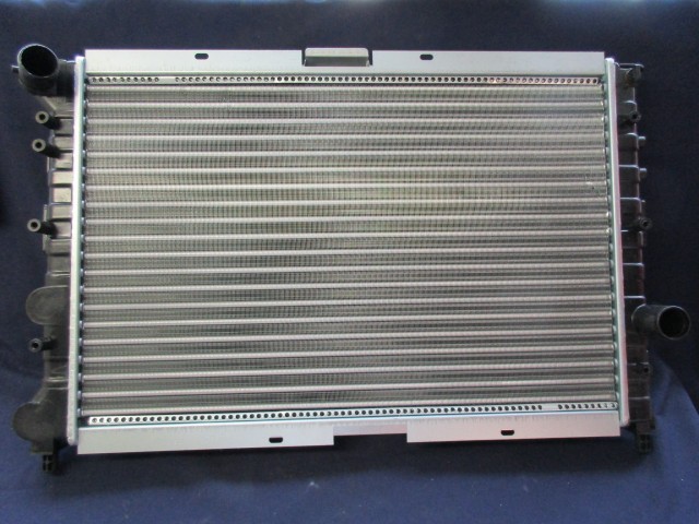 Alfa Romeo 156  utángyártott új Diesel vízhűtő 60690405