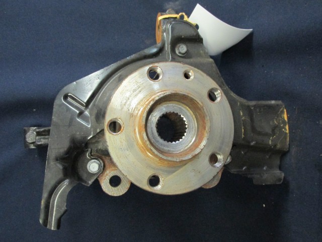 Fiat 500L 25 bordás bal első csonkállvány