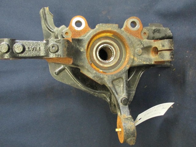 Fiat 500L 25 bordás bal első csonkállvány