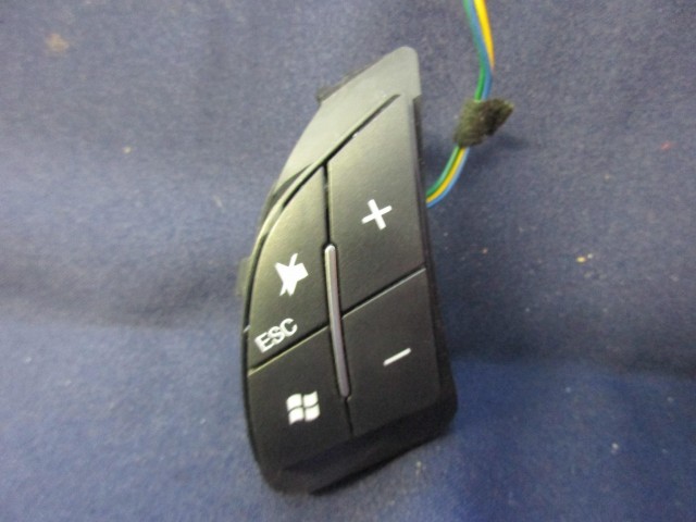 Gomb35 Alfa Romeo Giulietta multikormány gomb