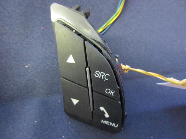 Gomb35 Alfa Romeo Giulietta multikormány gomb