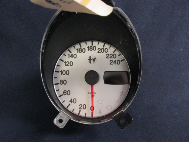 Alfa Romeo 156 156050814 számú óracsoport