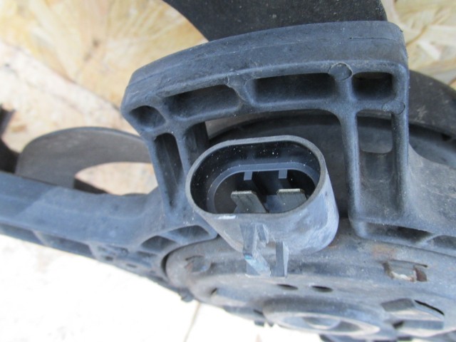 Fiat Punto II. 1,9 Diesel hűtőventilátor keret motorral, a képen látható sérüléssel