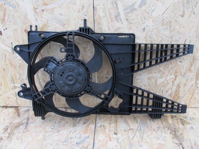 Fiat Punto II. 1,9 Diesel hűtőventilátor keret motorral, a képen látható sérüléssel