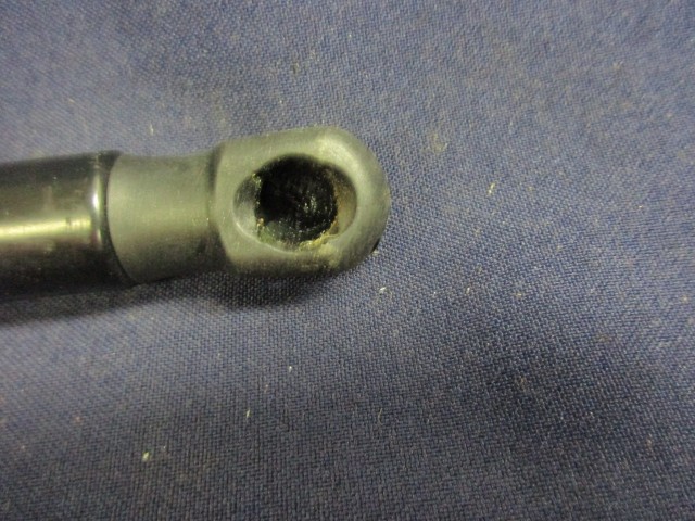 Lancia Ypsilon III. 51833625 számú csomagtérajtó teleszkóp