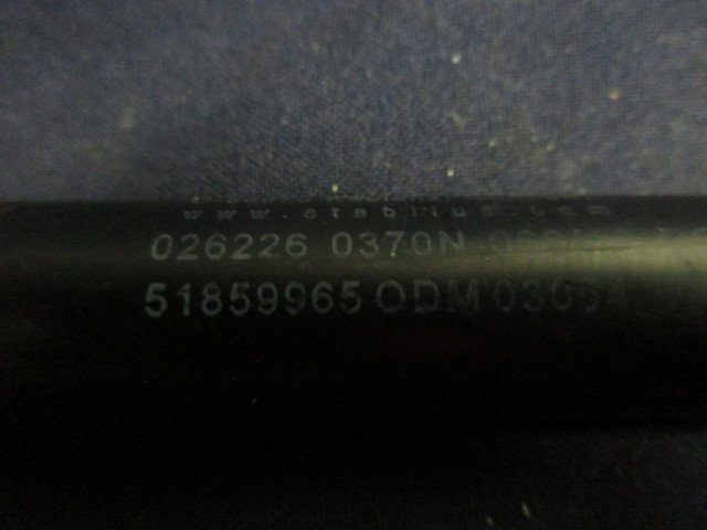 Fiat 500 cabrio 51859965 számú csomagtérajtó teleszkóp