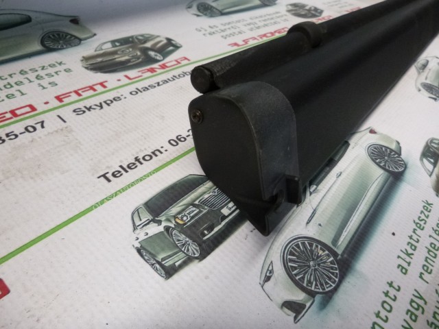 Alfa Romeo 156 sw alsó kalaptartó