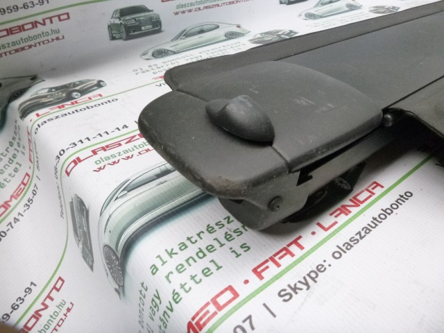 Alfa Romeo 156 sw kalaptartó