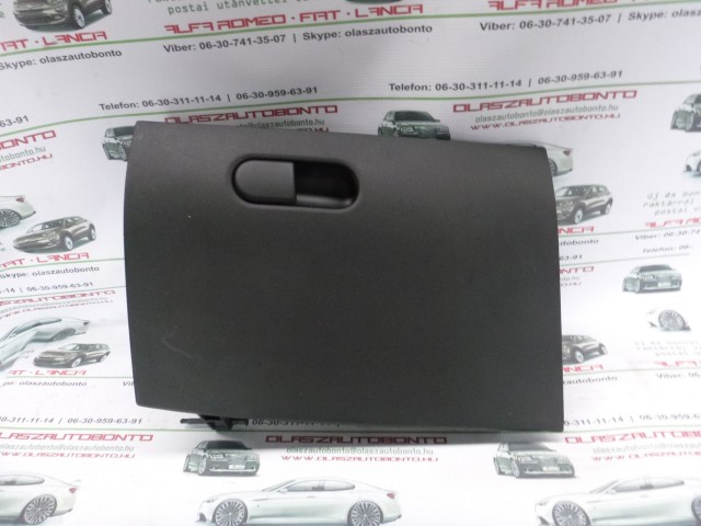 Alfa Romeo Giulietta fekete színű kesztyűtartó ajtó 