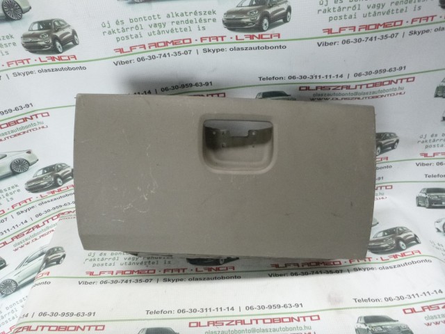 Fiat Grande Punto sötét bézs színű kesztyűtartó ajtó 