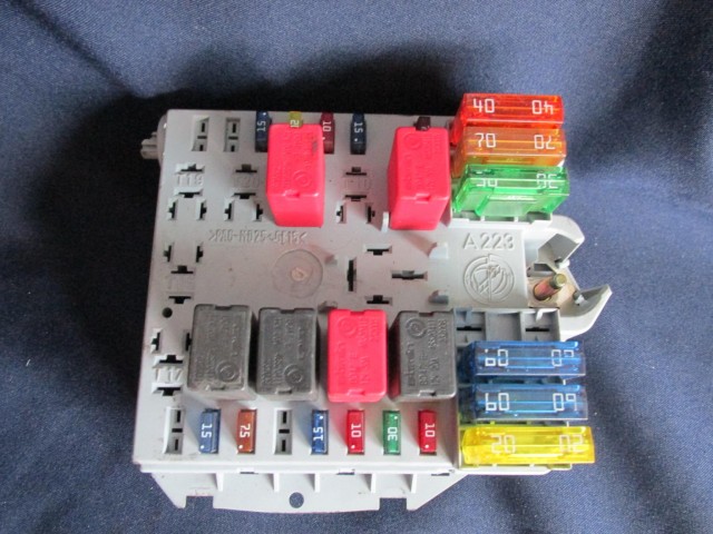 Fiat Punto 2003-2010  külső biztosíték tábla 46835595