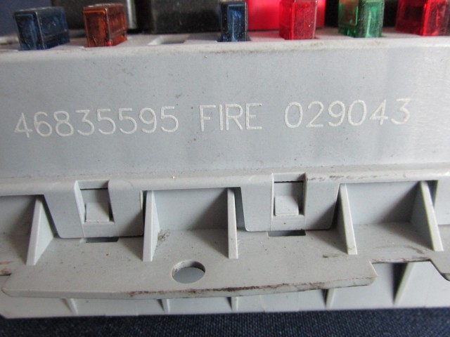Fiat Punto 2003-2010  külső biztosíték tábla 46835595
