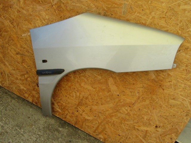 107414 Fiat Ulysse ezüst színű, jobb első sárvédő