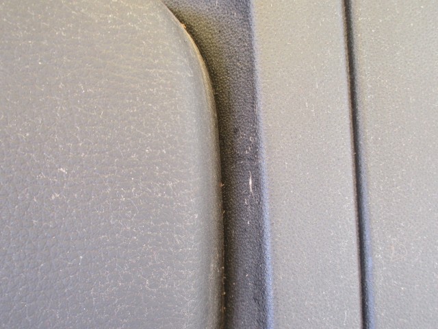 Kárpit142 Fiat 500 fekete színű, bőr, jobb első ajtókárpit