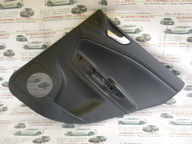 Kárpit331 Alfa Romeo Giulietta fekete színű, bőr, jobb hátsó ajtókárpit