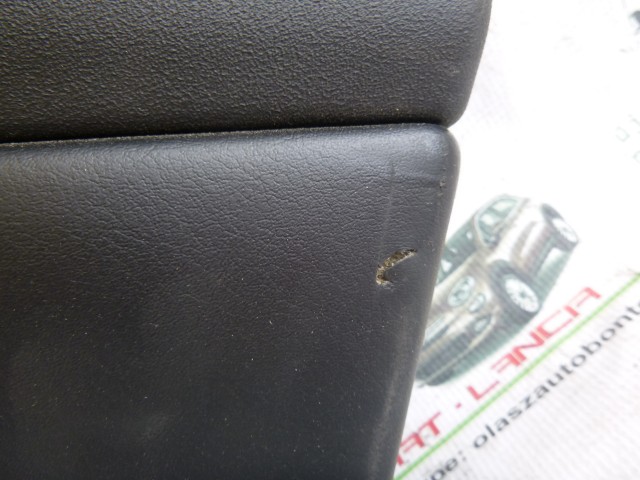 Kárpit331 Alfa Romeo Giulietta fekete színű, bőr, jobb hátsó ajtókárpit