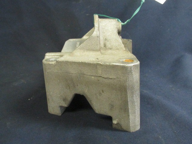 Fiat Grande Punto/ Punto Evo és Alfa Romeo Mito 55198565 számú motortartó alubak 