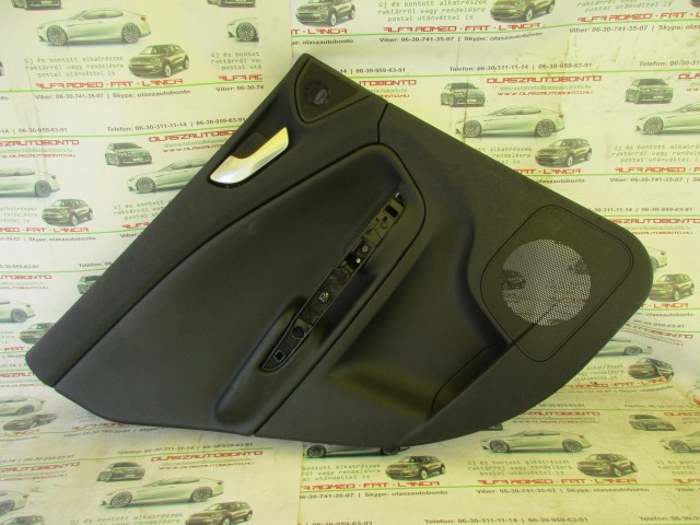 Kárpit387 Alfa Romeo Giulietta fekete színű, bőr, bal hátsó ajtókárpit