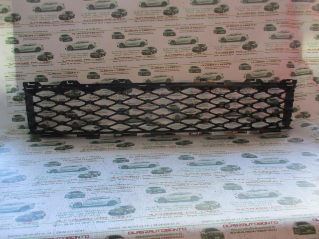 Fiat 500 Pop 2015- gyári új, első díszrács 735642075