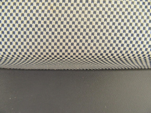 10767 Fiat 500 fekete fehér kockás, szövet, bal első ajtókárpit