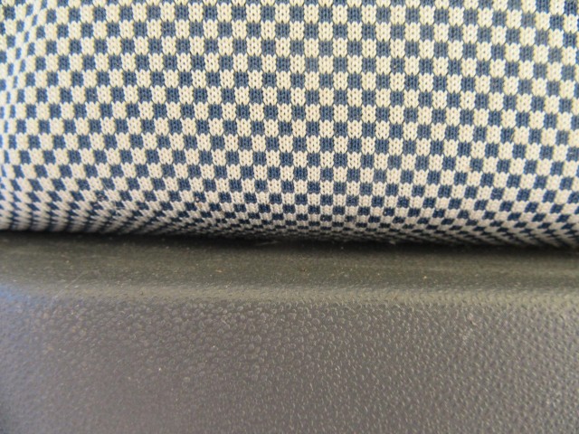 10774 Fiat 500 fekete fehér kockás, szövet, jobb első ajtókárpit