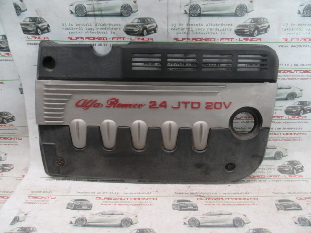 10926 Alfa Romeo 156, 166 2,4 20v Diesel motorburkolat, a képen látható sérüléssel!