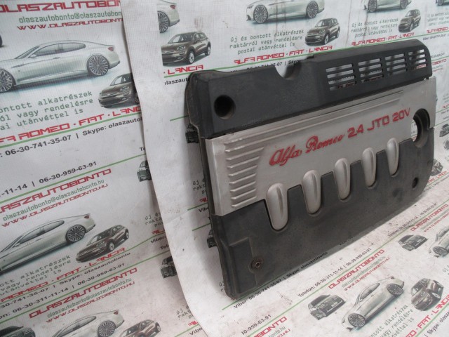 10926 Alfa Romeo 156, 166 2,4 20v Diesel motorburkolat, a képen látható sérüléssel!