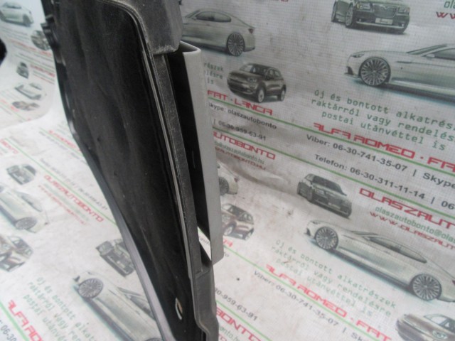 10926 Alfa Romeo 156, 166 2,4 20v Diesel motorburkolat, a képen látható sérüléssel!