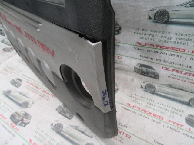 10926 Alfa Romeo 156, 166 2,4 20v Diesel motorburkolat, a képen látható sérüléssel!