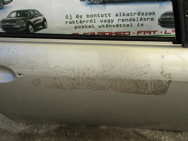 11902 Alfa Romeo 156 arany metál színű, jobb első ajtó