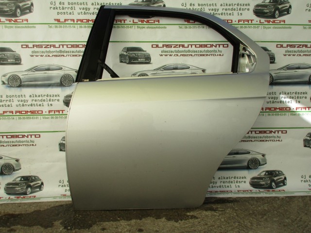 11961  Alfa Romeo 156 sedan ezüst színű, bal hátsó ajtó