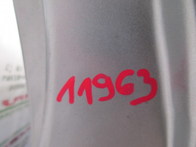 11963 Alfa Romeo 156 kombi ezüst színű, jobb hátsó ajtó