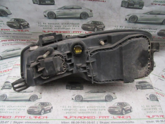 Fiat Stilo 5 ajtós, 517127100 számú, jobb első lámpa