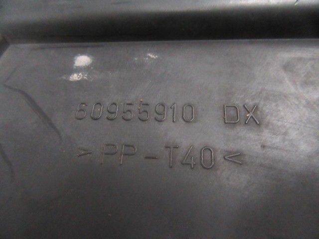 Alfa Romeo 166 60955910 számú, jobb első xenon lámpa a képen látható sérüléssel