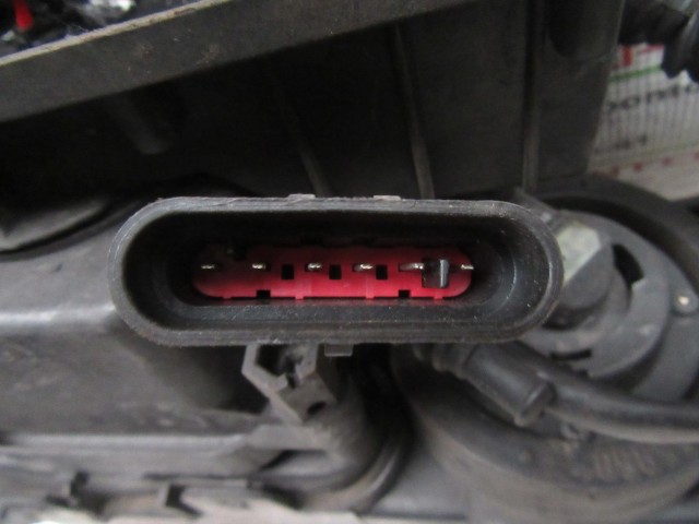 Alfa Romeo 166 60955910 számú, jobb első xenon lámpa a képen látható sérüléssel