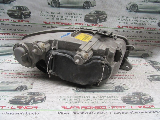 12466 Alfa Romeo 147 2000-2005 bal első lámpa a képen látható sérüléssel