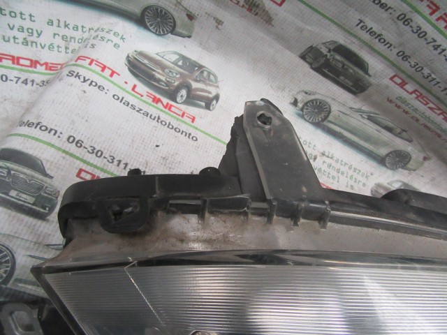 Fiat Croma 51757534 számú, jobb első lámpa