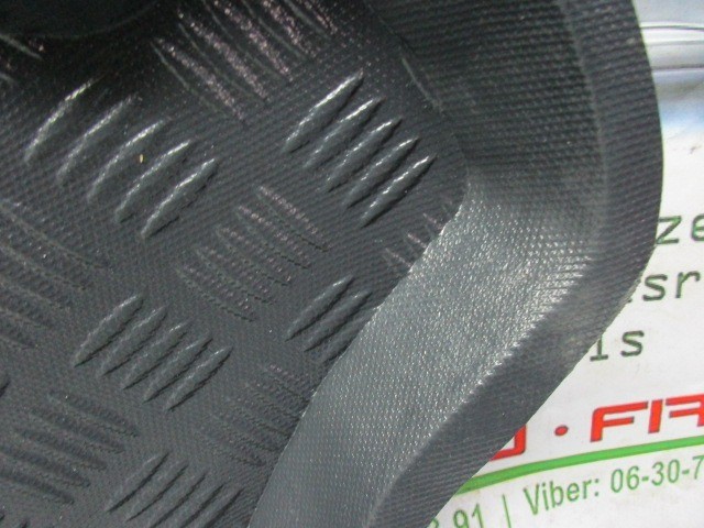 Alfa Romeo 147 után gyártott új csomagtértálca