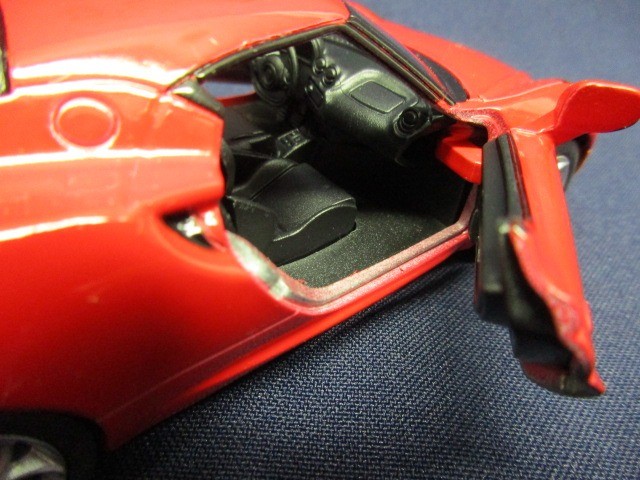 Alfa Romeo 4C piros színű modell autó