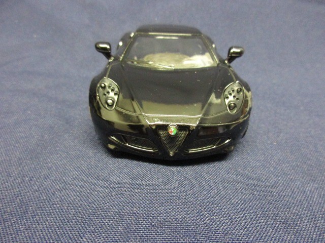 Alfa Romeo 4C fekete színű modell autó