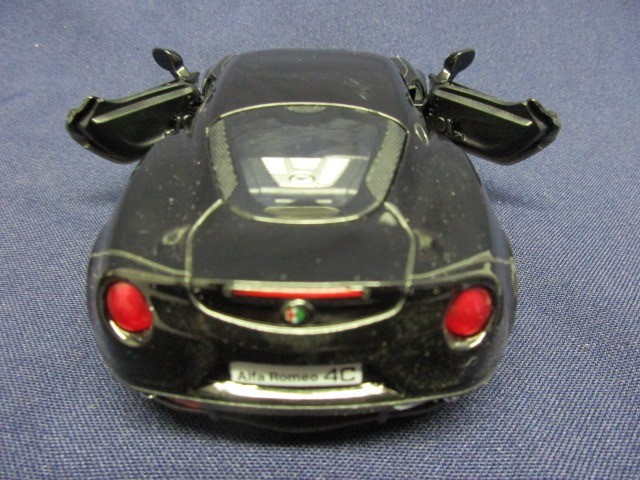 Alfa Romeo 4C fekete színű modell autó