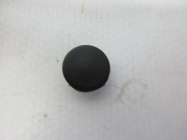 Alfa Romeo, Fiat  gyári új , levél fogó rács rögzítő csavar takaró kupak 14 mm átmérőjű 46424310