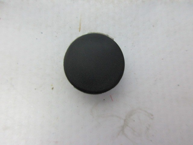 Alfa Romeo 147, Gt gyári új, levél fogó rács rögzítő csavar takaró kupak 17 mm átmérőjű 46849845