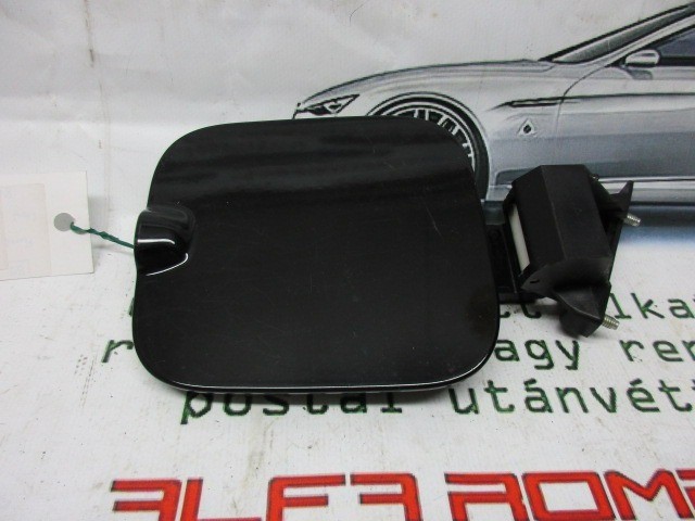 Lancia Musa fekete színű tankajtó