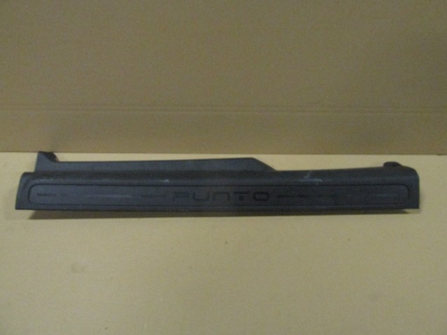 Fiat Punto Evo 3 ajtós, jobb küszöb belső borítás