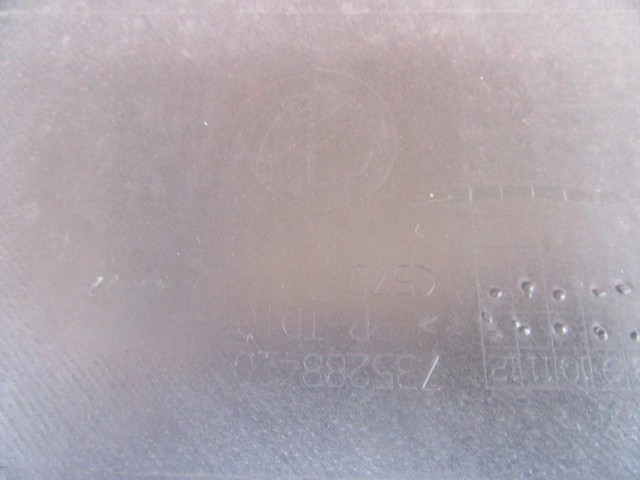 15389 Fiat Stilo 5 ajtós benzines, első lökhárító a képen látható sérüléssel